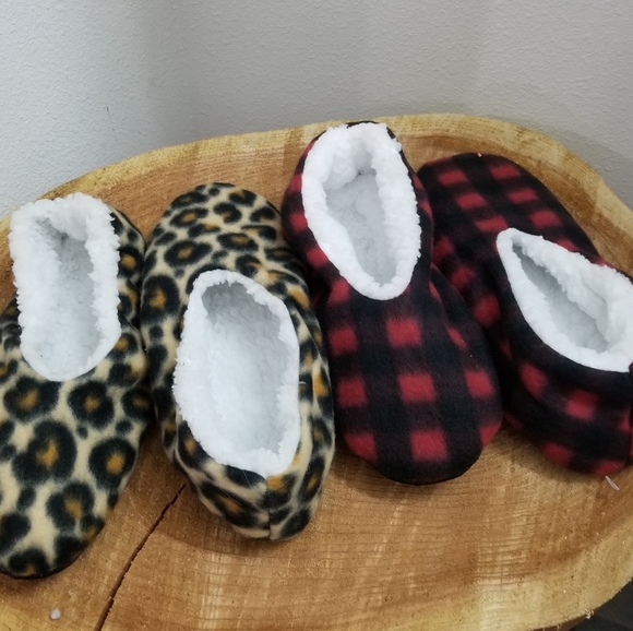 Christmas Gifts! PLUSH SLIPPER SOCKS - Picture 3 of 6